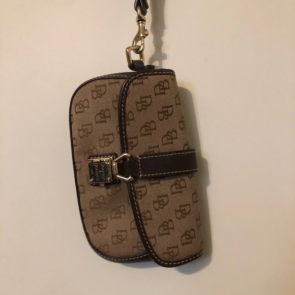 Dooney & Bourke signature DB Wristlet - Picture 2 of 16